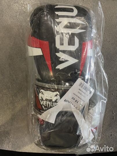 Боксерские перчатки Venum 10 oz