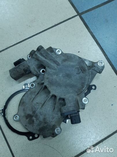 Передняя крышка двигателя левая Infiniti QX70