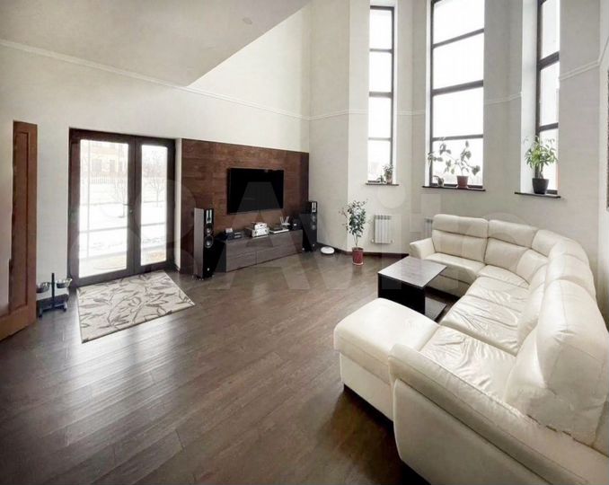 Коттедж 230 м² на участке 15 сот.