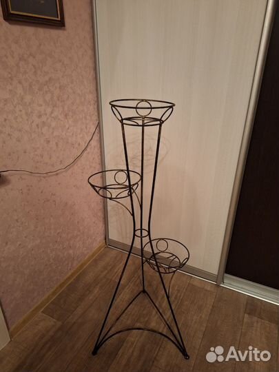 Подставка под цветы металлическая