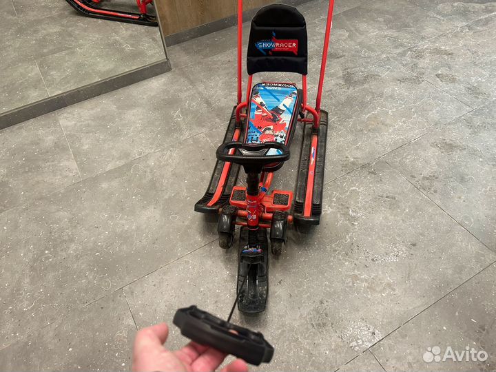 Детский снегокат со спинкой и ручкой на колёсах