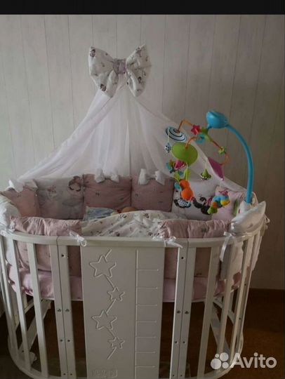 Детская кроватка с маятником круглая