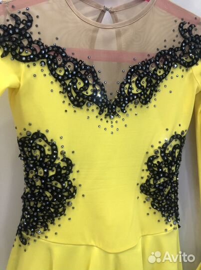 Костюм для выступления фигурного катания