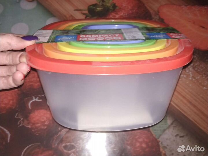 Салатники контейнеры пластмас.5 шт набор