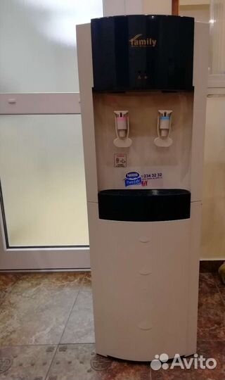 Кулер для воды напольный