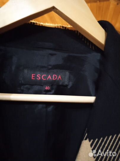 Женский костюм