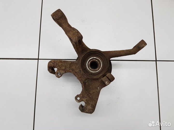 Кулак поворотный передний правый (Volkswagen Golf)