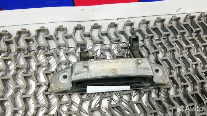 Ручка наружная передняя правая Audi A6 4B/C5 рест