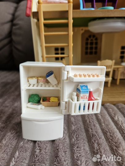 Дом Sylvanian Families, с холодильником и мебелью