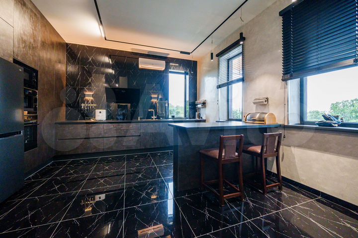 Дом 300 м² на участке 6 сот.