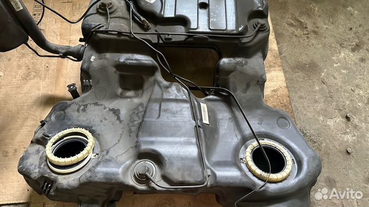 Бак топливный бензобак Audi A6 C6 2.8 ccea 2010