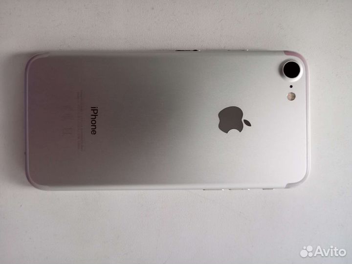 Телефон iPhone 7