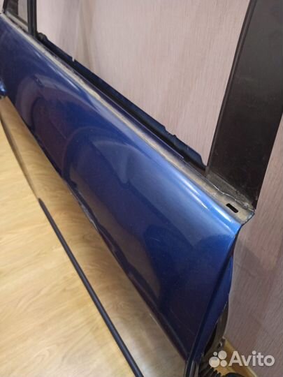 Задняя правая дверь Мазда 66 gg