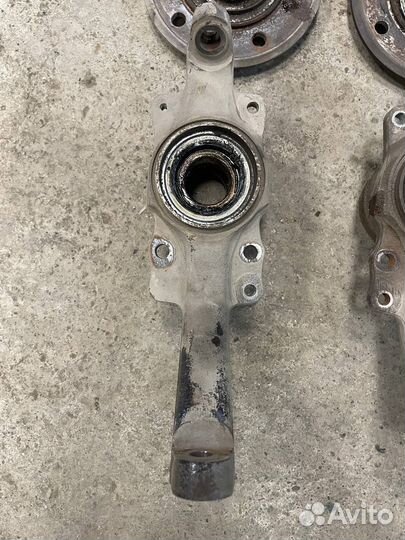 Поворотный кулак левый Niva Travel Лада Нива Треве