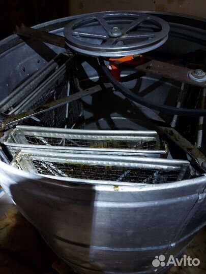 Медогонка 4 рамочная с электроприводом