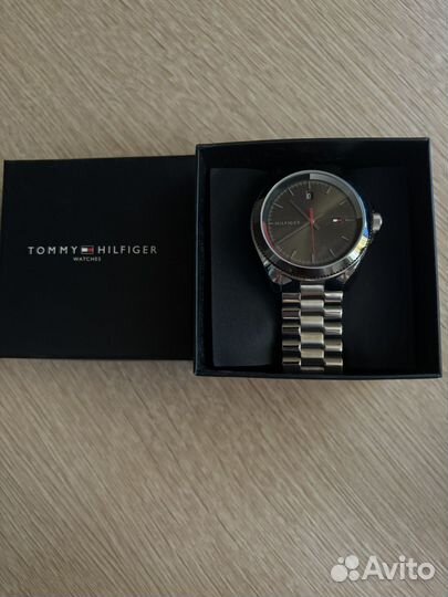 Часы Tommy hilfiger