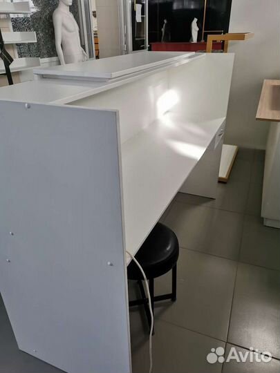 Ресепшн белый, с 3 д панелью