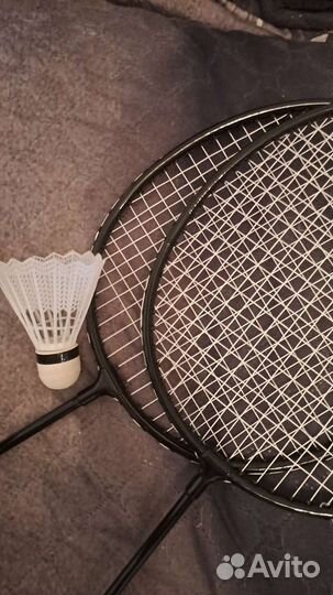 Ракетки и воланчик для бадминтона