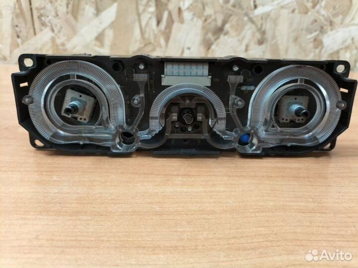 Блок управления климат-контролем Mitsubishi