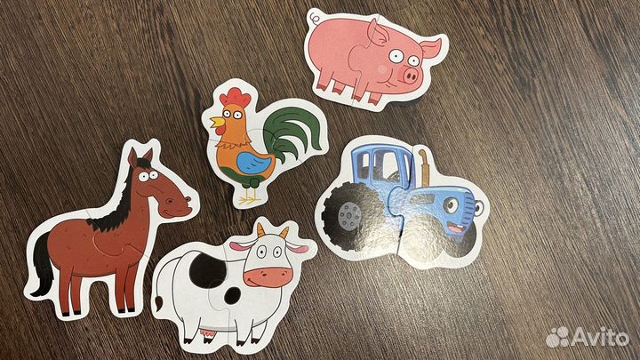 Синий трактор с прицепом деревянный