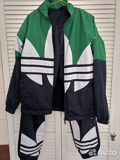 Продаётся костюм adidas