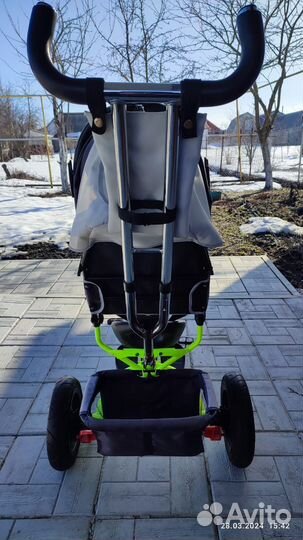 Детский трехколесный велосипед с ручкой