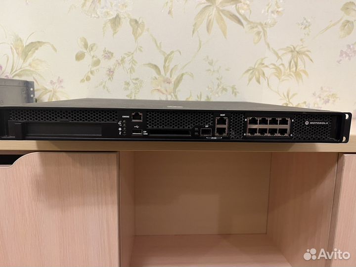 Motorola RFS-6010-1000-WR Коммутатор