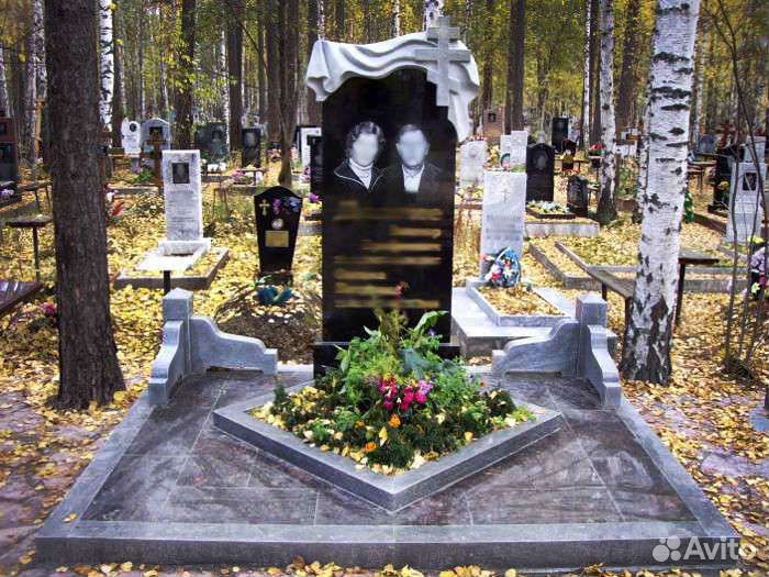 Памятник на двоих