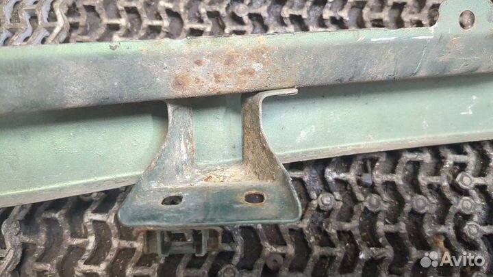 Ресничка под фару Nissan Navara, 2001