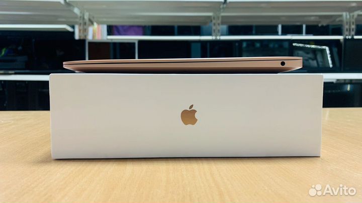 MacBooK Air Retina 13 2020/i3/8gb/Intel HD/256GB