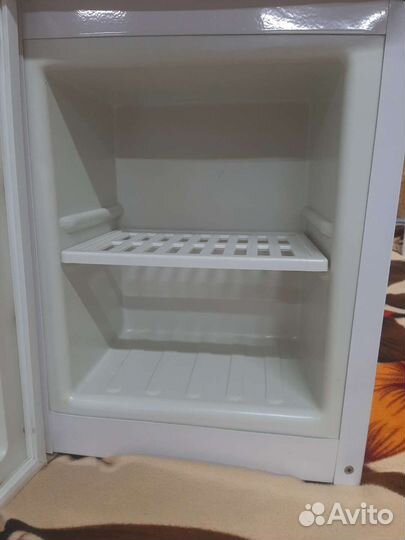 Кулер для воды с полочкой