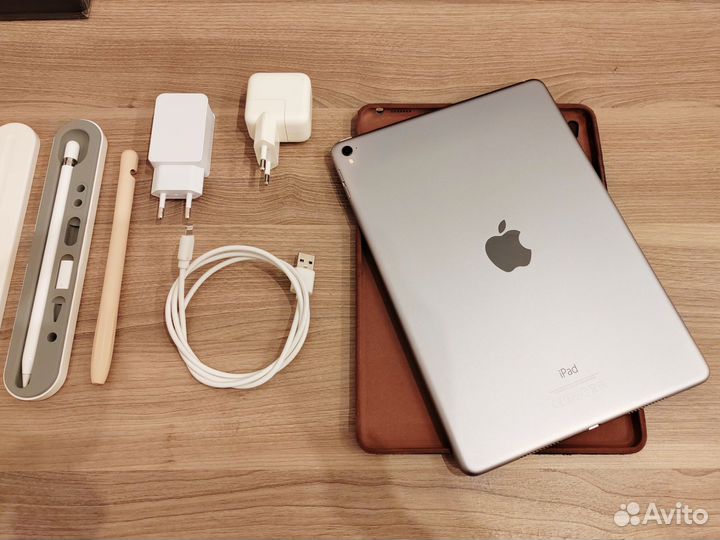 Планшет Apple iPad Pro 9.7 (А1673 ) с комплектом