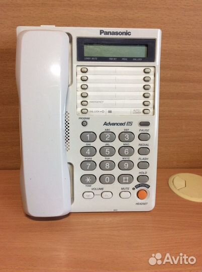 2 коробки телефоны Panasonic KX-TS2365RUW одним ло