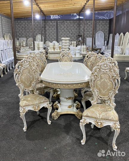 Стол и стулья