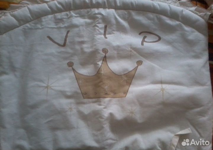 Бортики и постельное в кроватку для малыша