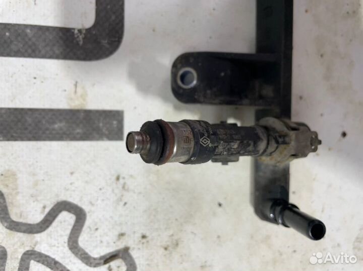 Рампа с форсунками Renault Logan 2 K4MA812 2016