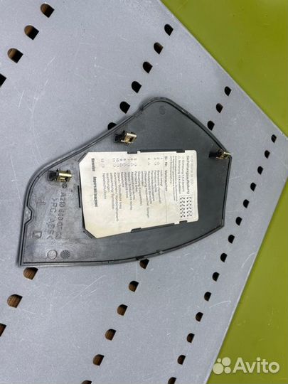 Боковая накладка торпеды Mercedes-Benz E-Class