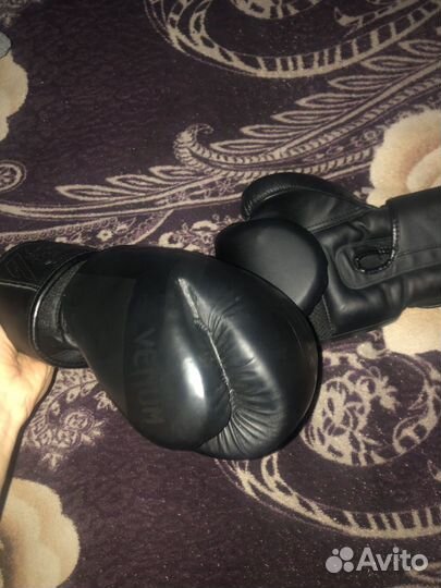 Боксерские перчатки 12 oz Venum