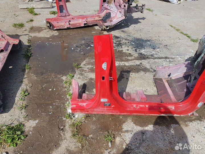 Порог с центральной стойкой правый (Geely Coolray)