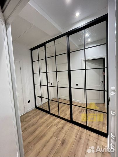 Книжный шкаф