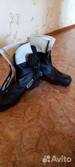Лыжные ботинки