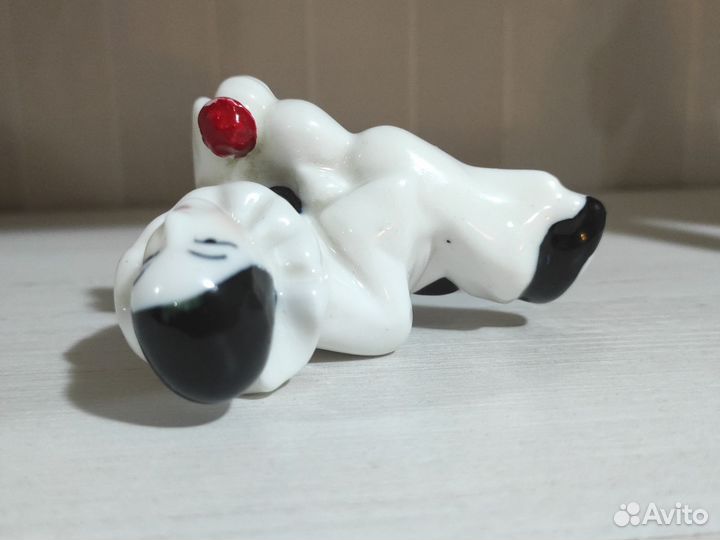 Винтажный Фарфоровый Возлежащий Пьеро С Розочкой