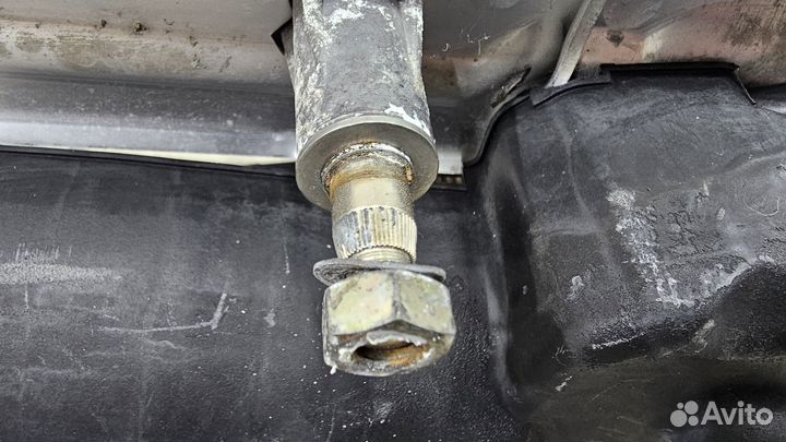 Пластик дворников (жабо) на Mercedes W126 SEC