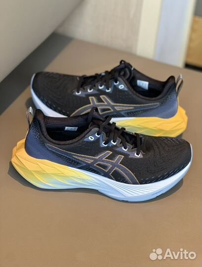 Беговые кроссовки Asics Novablast 4