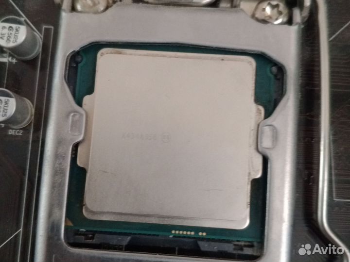 Материнская плата с процессором и памятью