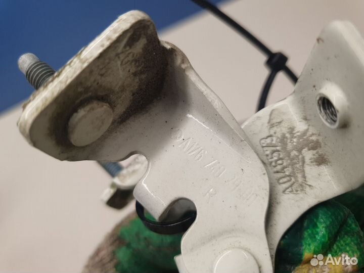 Петля двери багажника правая Mercedes B-klasse W246 2011-2018