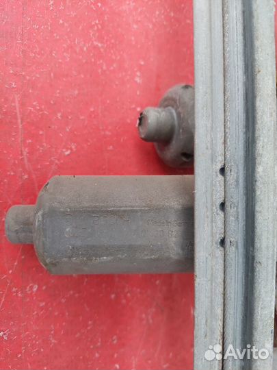 Стеклоподъёмник задний Mercedes-Benz W202