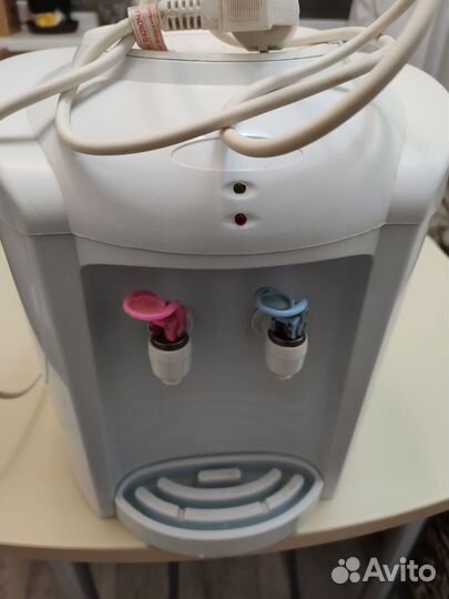 Куллер для воды настольный