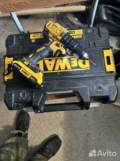 Шуруповерт dewalt 18v
