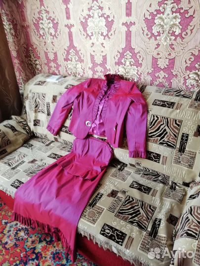 Костюм женский тройка 48 размер. Жакет, юбка и топ